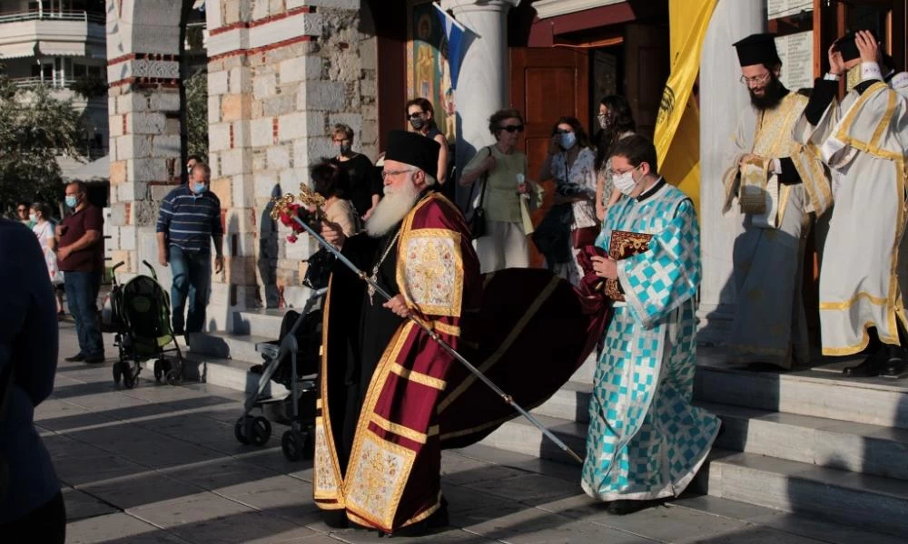 Δημητριάδος Ιγνάτιος: “Η καχυποψία οδηγεί στην απώλεια ανθρώπων” – Λαμπρή η Πανήγυρις των Αγίων Κωνσταντίνου & Ελένης στον Βόλο